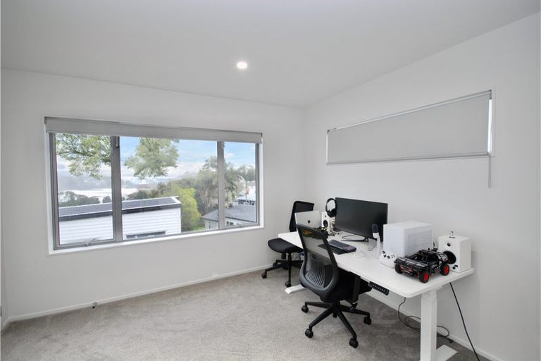 Photo of property in 298f Sunset Road, Windsor Park, Auckland, 0632