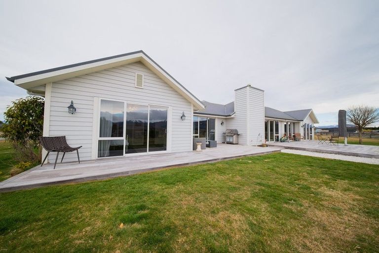 Photo of property in 2 Homestead Avenue, Twizel, 7999