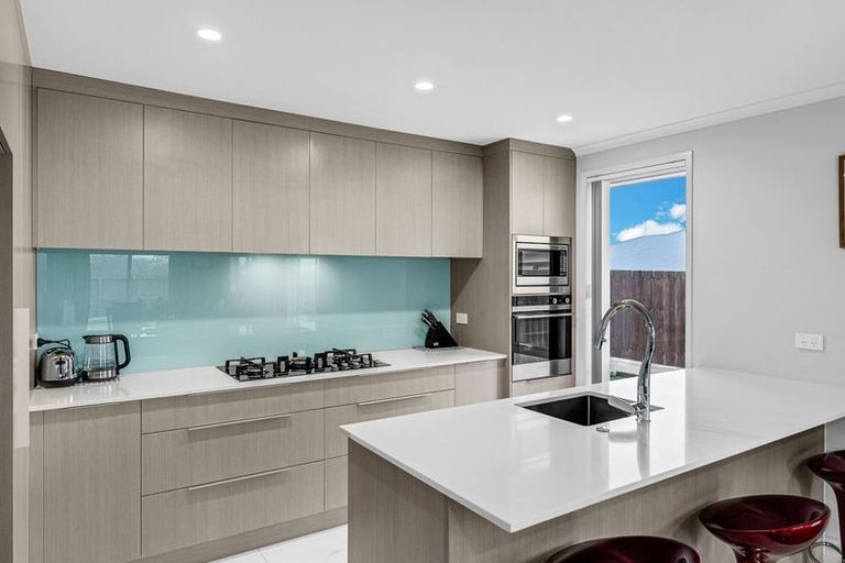 Photo of property in 16 Gibboney Place, Pokeno, 2402