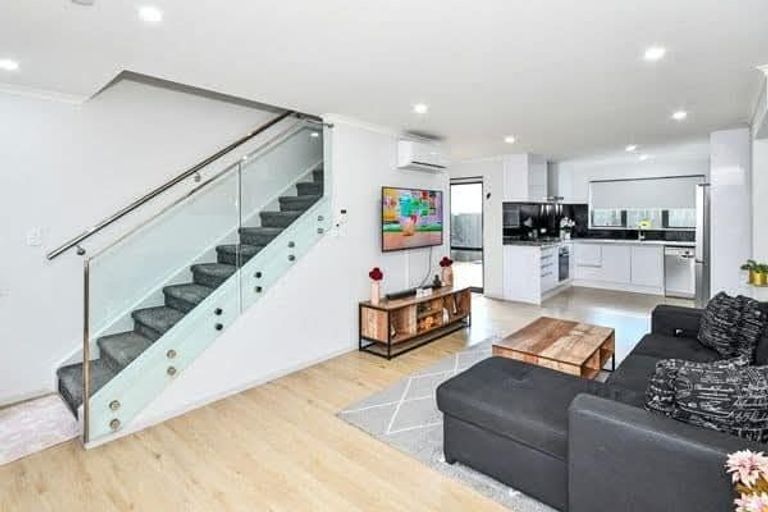 Photo of property in 125b Manuroa Road, Takanini, 2112