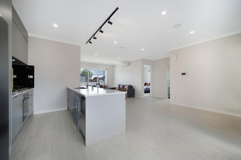 Photo of property in 1 Tuwhare Street, Papakura, 2110