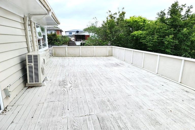 Photo of property in 125 Reeves Road, Pakuranga Heights, Auckland, 2010