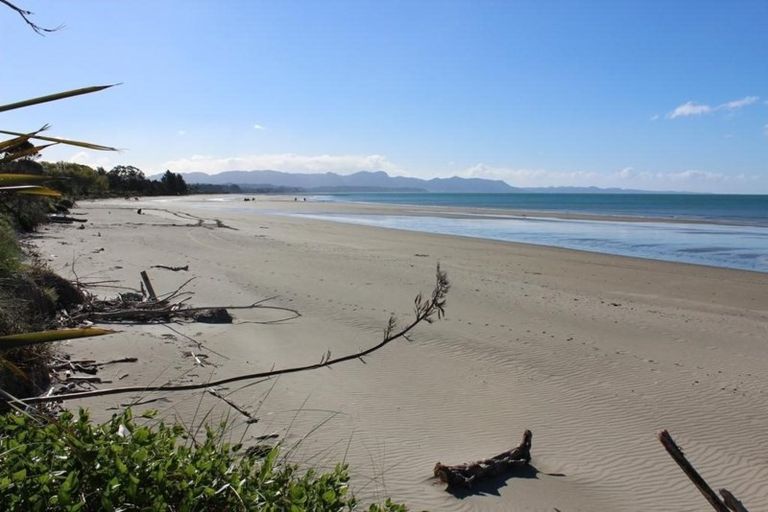 Photo of property in 256 Patons Rock Road, Patons Rock, Takaka, 7182