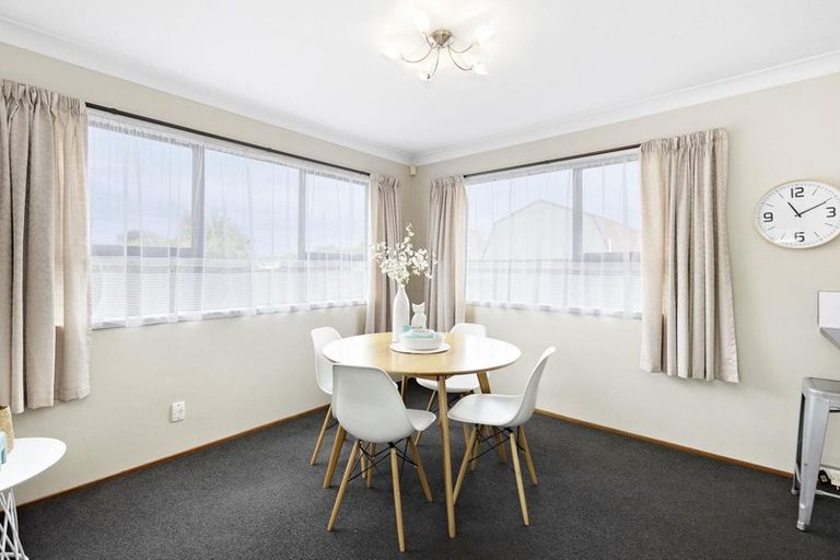 Photo of property in 10a Walmer Road, Point Chevalier, Auckland, 1022