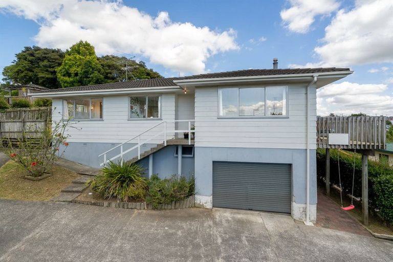 Photo of property in 2/14 Target Road, Totara Vale, Auckland, 0629