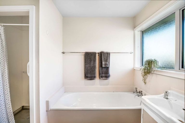 Photo of property in 19 Glenora Place, Hornby, Christchurch, 8042