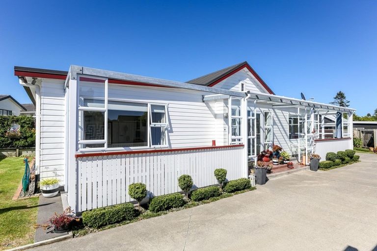 Photo of property in 2/3 Tainui Street, Welbourn, New Plymouth, 4312