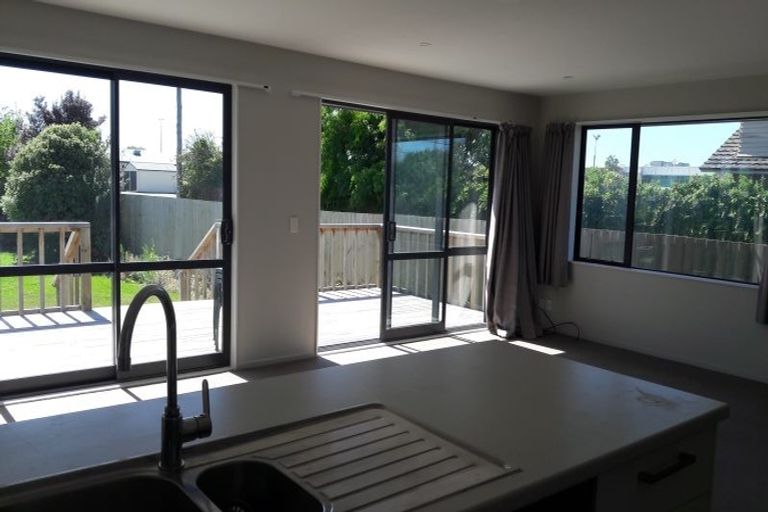 Photo of property in 27 Hargood Street, Woolston, Christchurch, 8062
