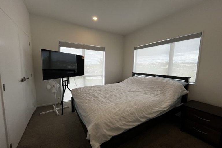Photo of property in 1/21 Newham Place, Henderson, Auckland, 0612