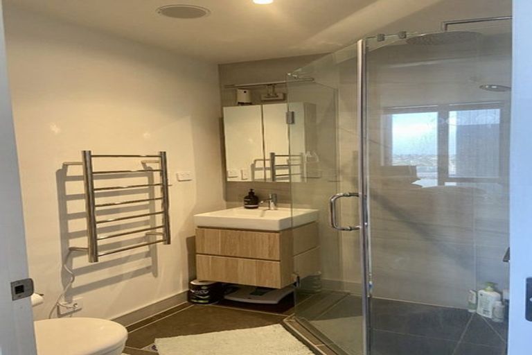 Photo of property in 301/1 Buscomb Avenue, Henderson, Auckland, 0610