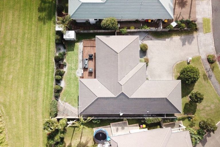 Photo of property in 9 Trovare Place, Golflands, Auckland, 2013