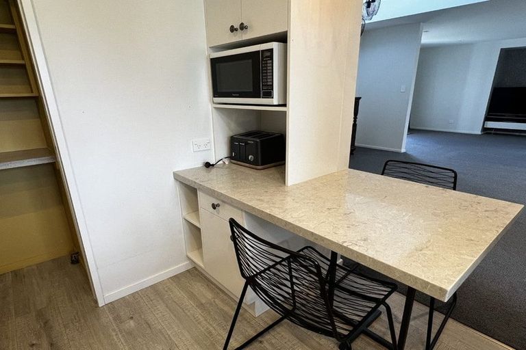 Photo of property in 2a Busby Hill, Havelock North, 4130