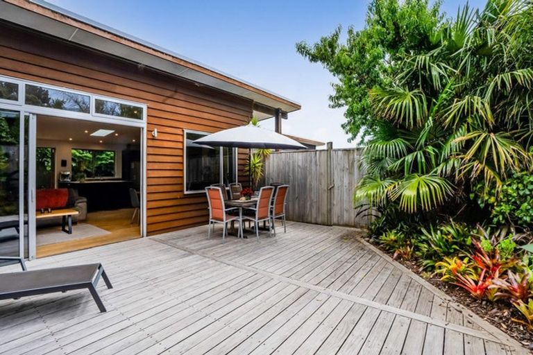 Photo of property in 37a Donnelly Street, Oakura, 4314