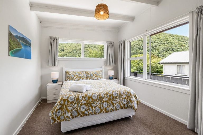 Photo of property in 30 Beach Road, Waikawa, Picton, 7220