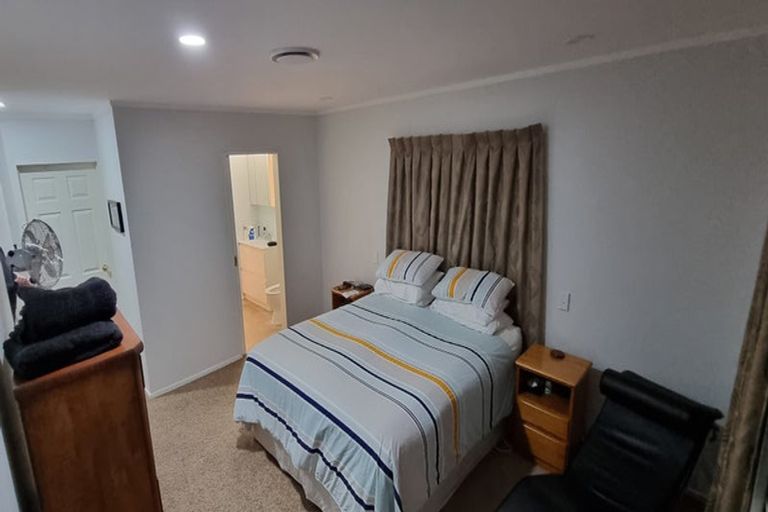 Photo of property in 11 Kotuku Drive, Paraparaumu Beach, Paraparaumu, 5032