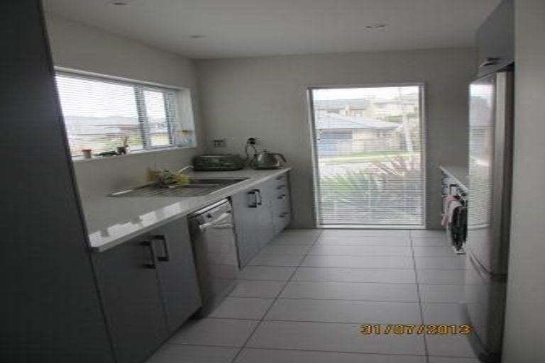 Photo of property in 32 Erlestoke Crescent, Churton Park, Wellington, 6037