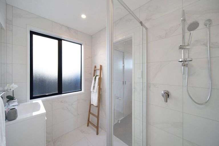 Photo of property in 26 Emerald Avenue, Rosehill, Papakura, 2113