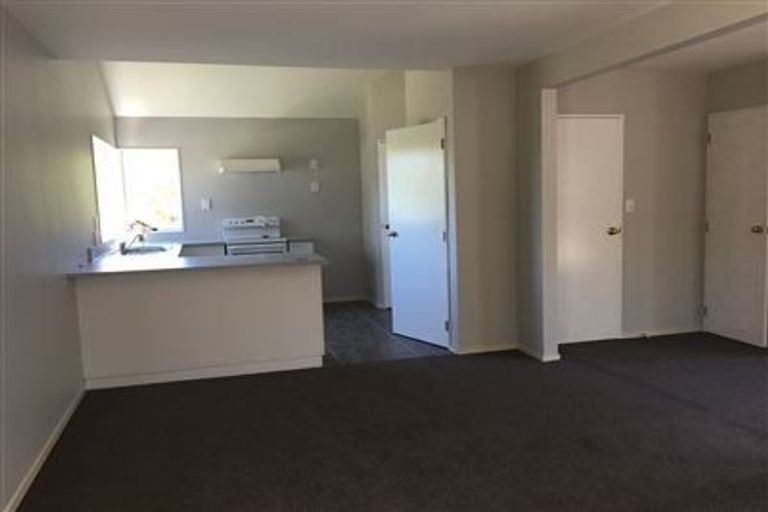 Photo of property in 2/113 Athena Drive, Totara Vale, Auckland, 0629