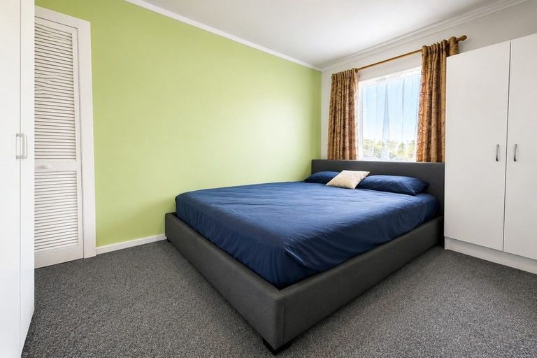 Photo of property in 1/15 Roseberry Avenue, Birkenhead, Auckland, 0626