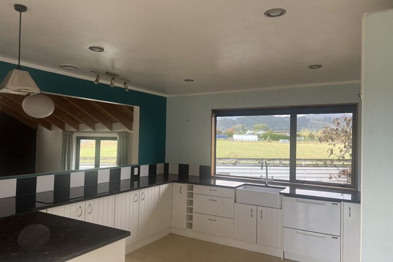 Photo of property in 103 Waikawa Beach Road, Manakau, Levin, 5573