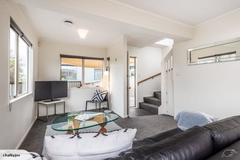 Photo of property in 1042a Great North Road, Point Chevalier, Auckland, 1022