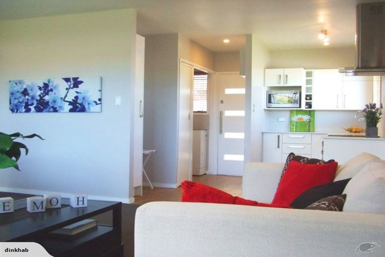 Photo of property in 2/34 Blacklock Avenue, Henderson, Auckland, 0612