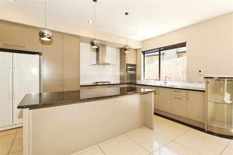 Photo of property in 13 Keating Rise, Northcross, Auckland, 0632