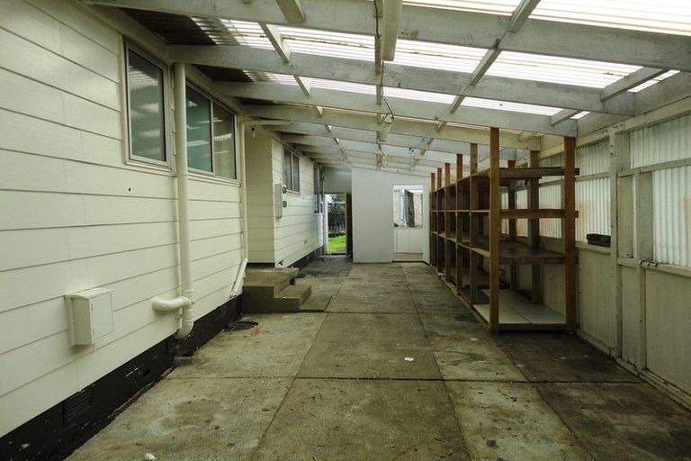 Photo of property in 11 Gibbons Road, Weymouth, Auckland, 2103