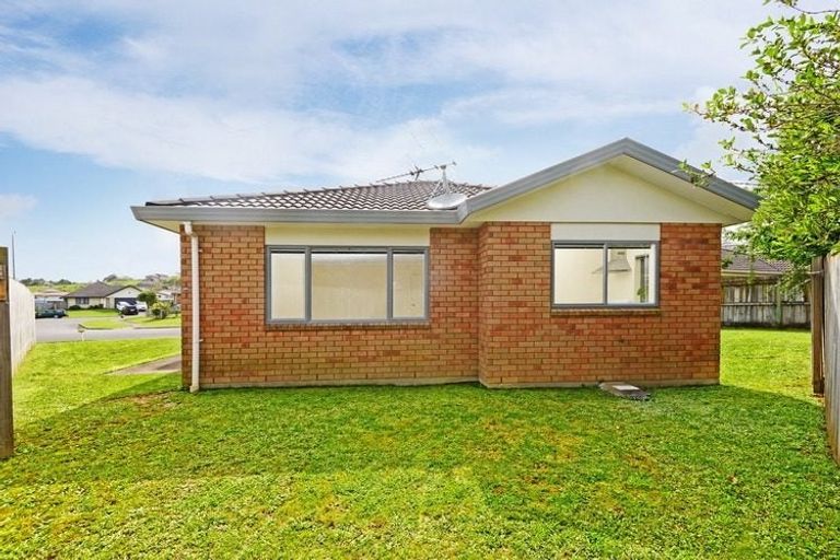 Photo of property in 17 Liddesdale Place, Papakura, 2110