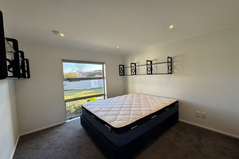 Photo of property in 2 Whio Close, Parklands, Christchurch, 8083