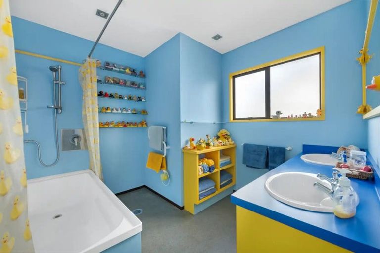 Photo of property in 25 Sandgate Avenue, Botany Downs, Auckland, 2010