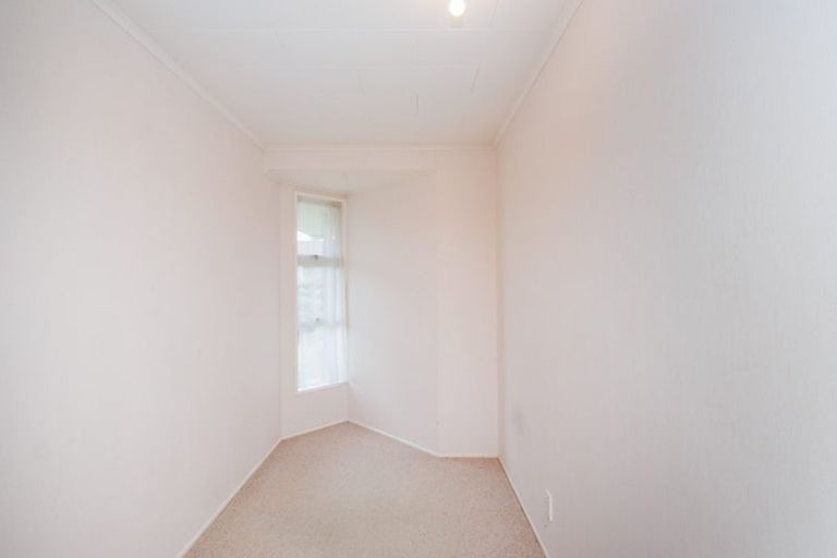 Photo of property in 4 Cramer Place, Awapuni, Palmerston North, 4412