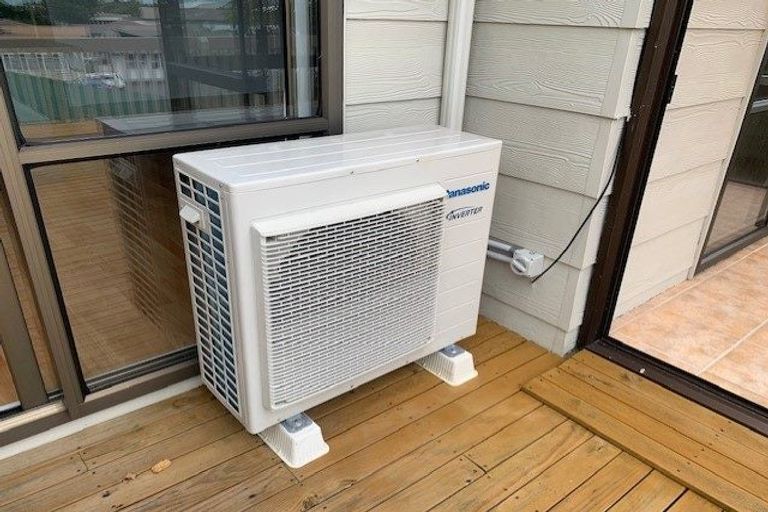 Photo of property in 765 East Coast Road, Northcross, Auckland, 0630