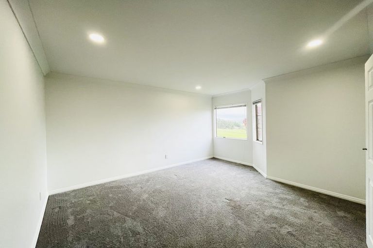 Photo of property in 11 Bream Revel Way, Karaka, Papakura, 2580