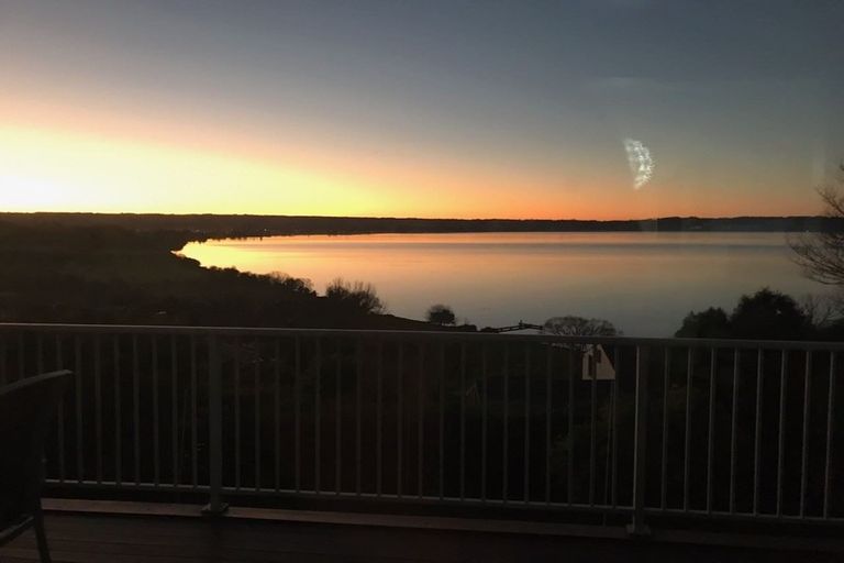 Photo of property in 7 Naera Place, Kawaha Point, Rotorua, 3010