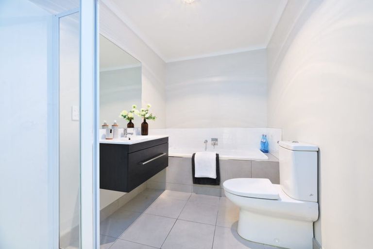 Photo of property in 12 Lockyer Road, Kumeu, 0810