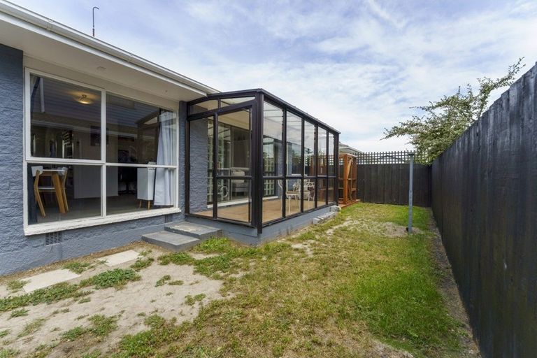 Photo of property in 1/185 Queenspark Drive, Parklands, Christchurch, 8083