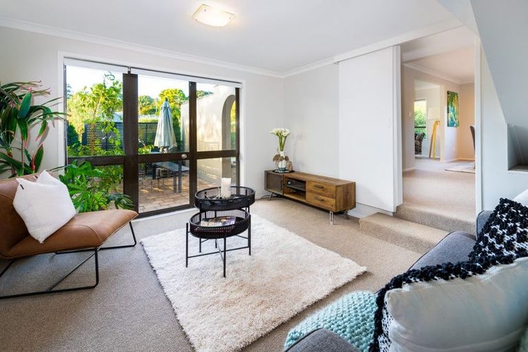 Photo of property in 8a Westbourne Road, Murrays Bay, Auckland, 0630