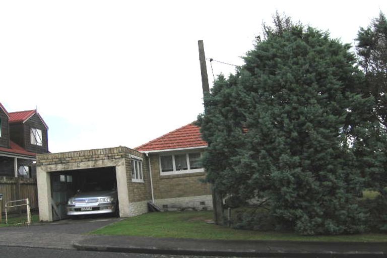 Photo of property in 4134 Great North Road, Glendene, Auckland, 0602