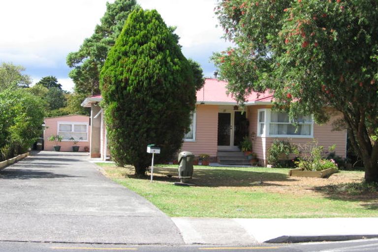 Photo of property in 6 La Rosa Street, Green Bay, Auckland, 0604