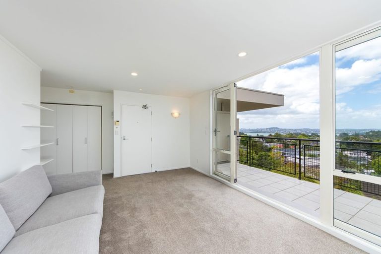 Photo of property in 9/166 Mokoia Road, Chatswood, Auckland, 0626