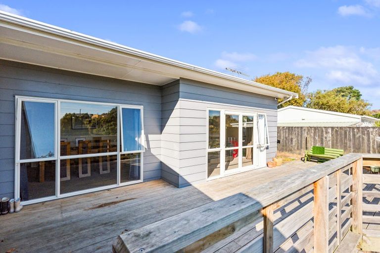 Photo of property in 39 Tennis Court Road, Raumati South, Paraparaumu, 5032