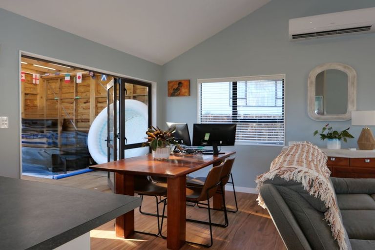 Photo of property in 4 Hookway Grove, Paraparaumu, 5032