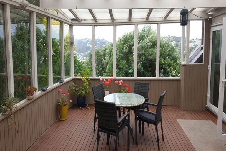 Photo of property in 24 Nevay Road, Karaka Bays, Wellington, 6022