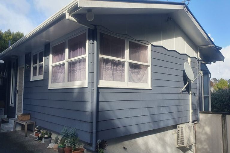 Photo of property in 20 Segedin Place, Glenfield, Auckland, 0629