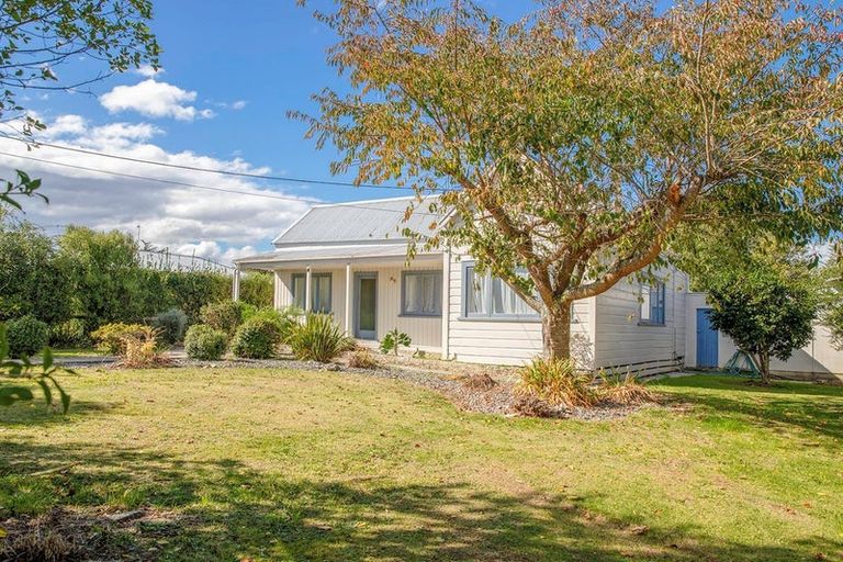 Photo of property in 24 Bennett Street, Waipawa, 4210
