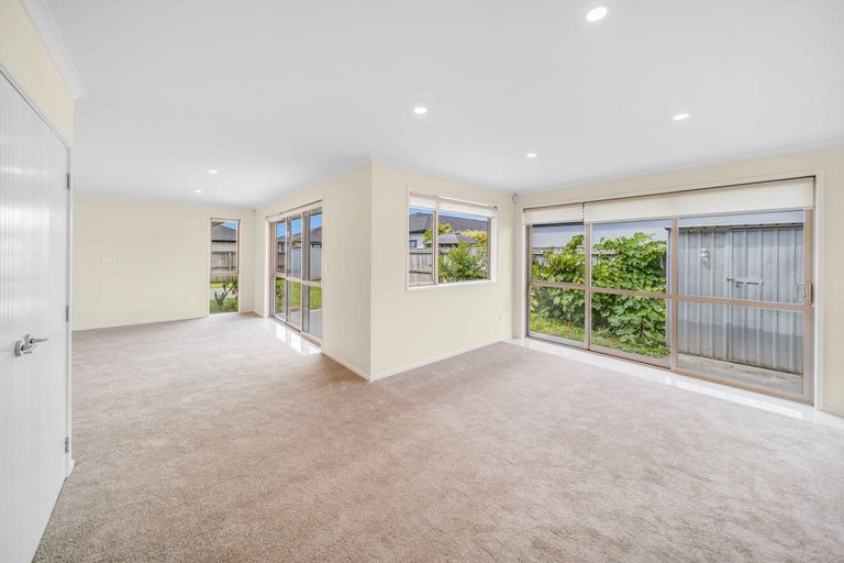 Photo of property in 22 Lamborn Drive, Papakura, 2110