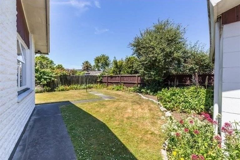 Photo of property in 25 Rosedale Place, Avonhead, Christchurch, 8042