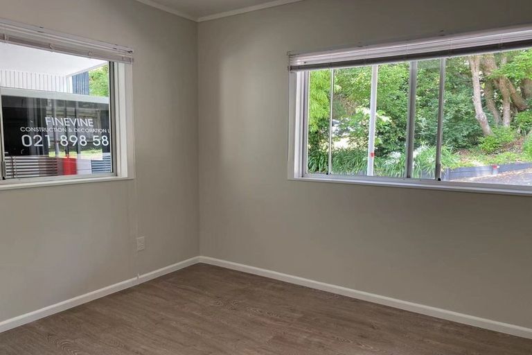 Photo of property in 2/663 Beach Road, Rothesay Bay, Auckland, 0630