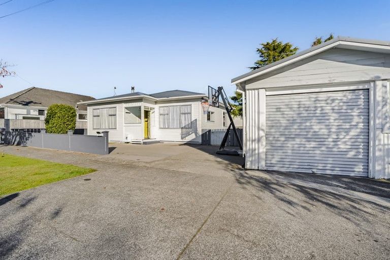 Photo of property in 10 Mahoe Street, Strandon, New Plymouth, 4312